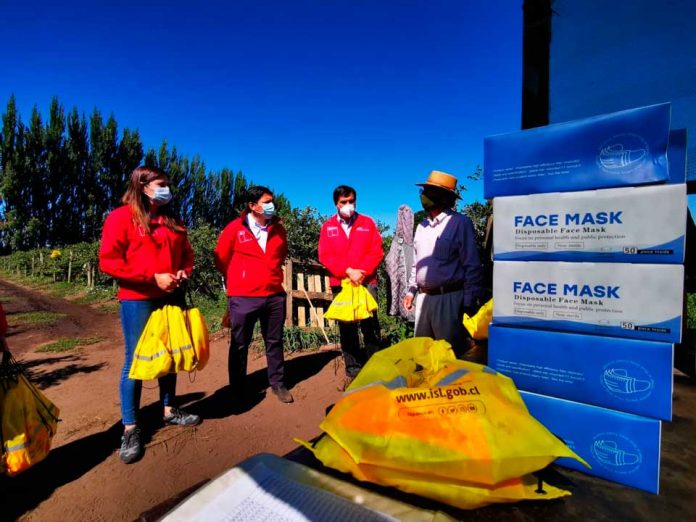 Trabajadores agrícolas de Biobío recibieron implementos contra rayos UV