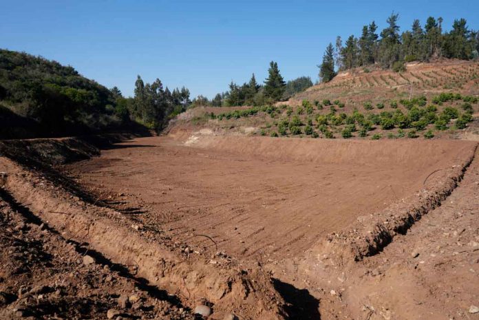 Rehabilitación de tranque CORA El Convento II permitirá riego de más de 63 hectáreas en Santo Domingo