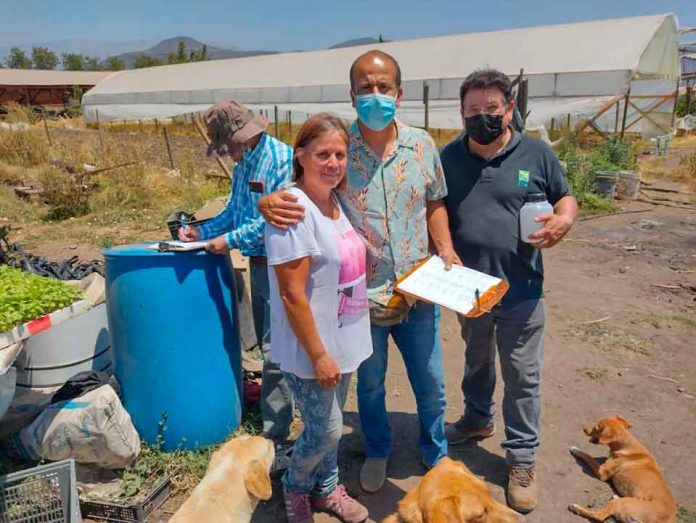 Servicios de análisis de suelo, agua y fitopatología para la agricultura familiar campesina, ya están disponibles gracias a convenios entre INIA La Platina y municipios de María Pinto, Lampa y Buin.