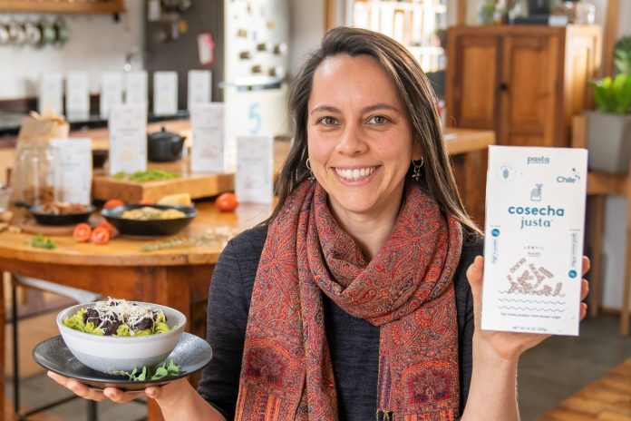 Cosecha Justa emprendedora de Melipilla elabora fideos y harinas a base de legumbres cosechadas por agricultores de Valparaíso y Bío Bío