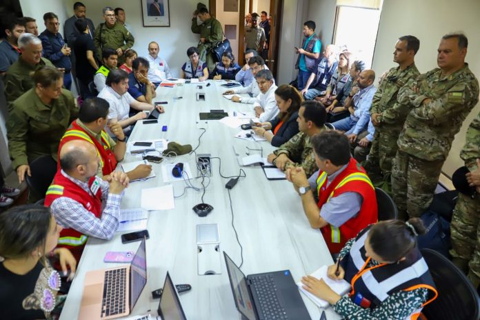 Ministro Valenzuela encabeza coordinación de combate de incendios forestales en la región de Ñuble y reitera suspensión de las faenas silvoagropecuarias