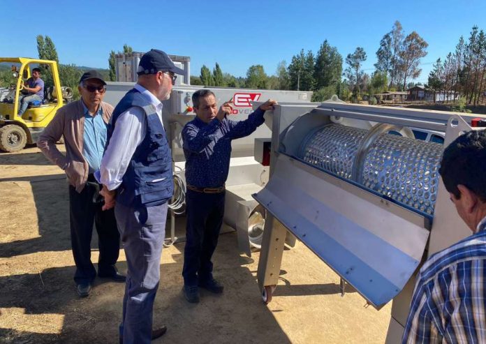 Gore Ñuble e INDAP entregan equipamiento para vinificar a empresa campesina de Ranquil 