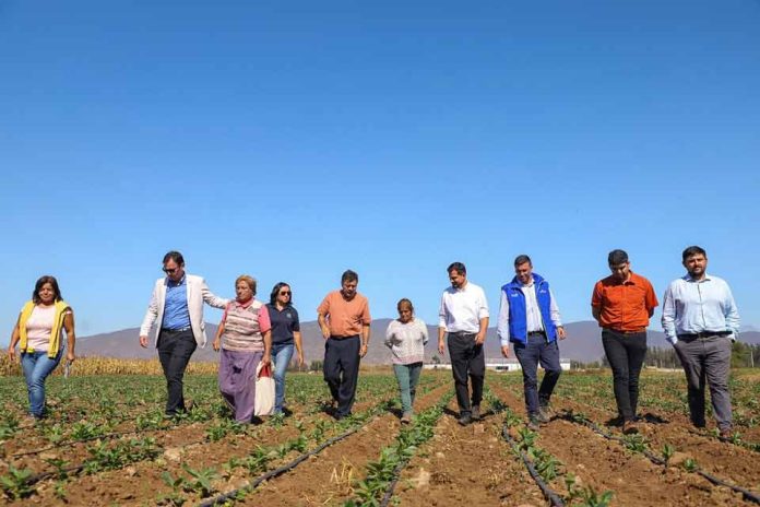 Ministro Valenzuela releva importancia de proyectos de riego en la región de Coquimbo y conoce detalles del programa para la siembra de nubes 