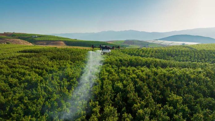 Dron especializado para la industria agropecuaria y forestal que se puede operar desde un celular