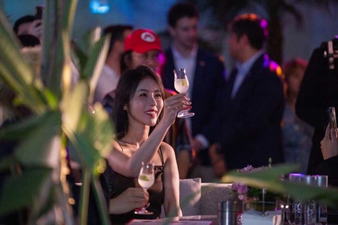 Destacados influencers participan en inédita campaña de promoción del pisco en China