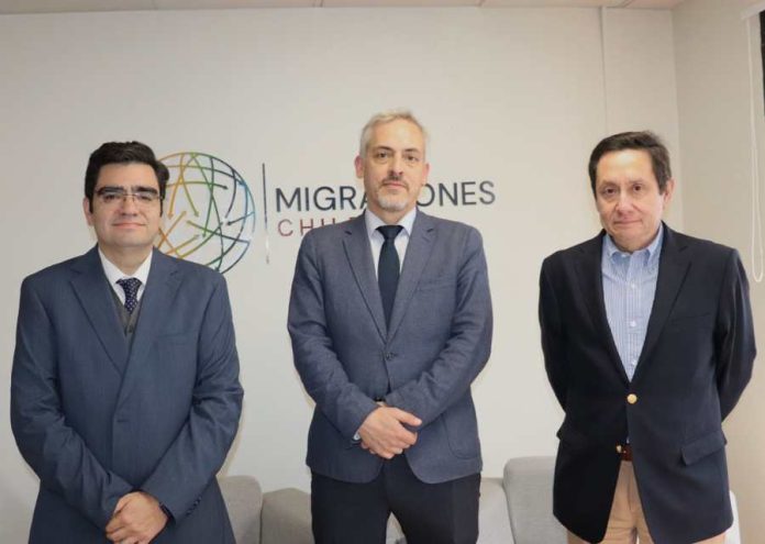 Servicio Nacional de Migraciones y ASOEX coordinan acciones para la implementación de la Visa Mercosur para trabajadores bolivianos de temporada