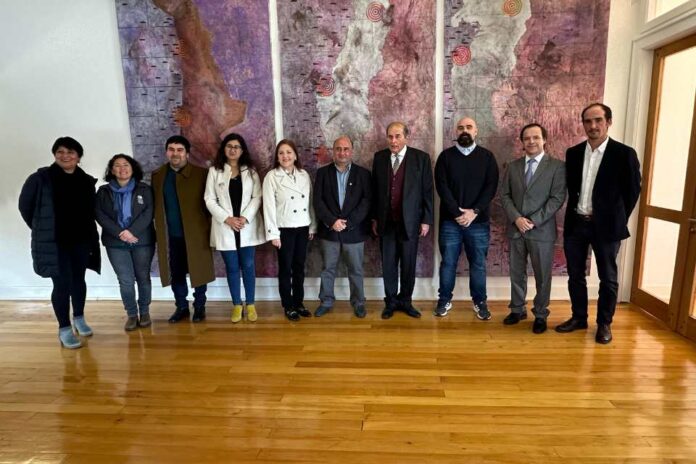 Universidad Austral de Chile y Cooperativas del Sur firman convenio para fortalecer la educación cooperativa