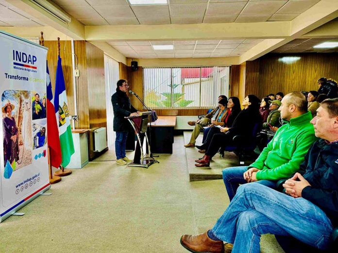 INDAP entrega recursos del Fondo de Operación Anual a pequeños agricultores de Cabrero