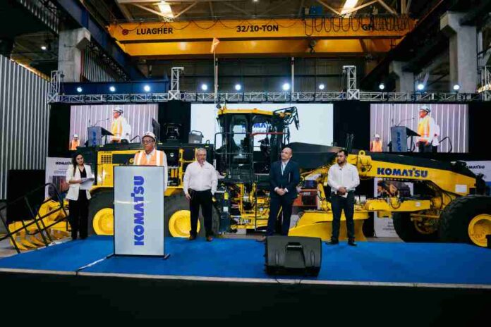 Komatsu presenta la nueva motoniveladora GD955-7E0 