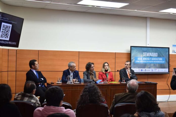 En seminario organizado por la UCN analizan los desafíos medioambientales  en torno al agua, minería y agricultura