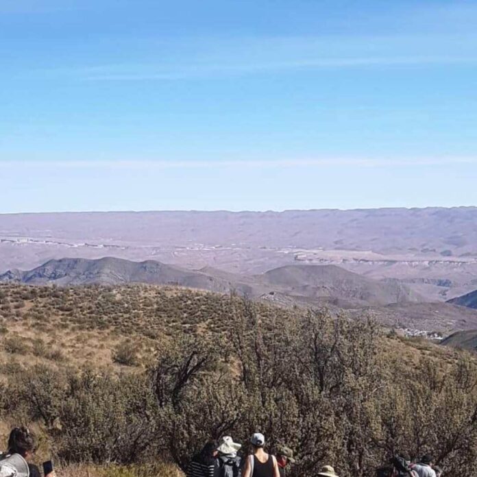 Turistas y vecinos de Putre participan en programa “Baños de Naturaleza” en el Parque Nacional Lauca