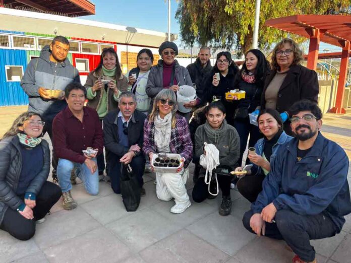 Vecinos de Ovalle aprenden a reciclar residuos orgánicos domiciliarios y a producir sus propios alimentos