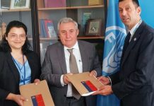 En la FAO, Roma, Ministerio de Agricultura entregó los expedientes para postular dos sistemas agrícolas patrimoniales de Chile al reconocimiento SIPAM de la FAO En la FAO, Roma, Ministerio de Agricultura entregó los expedientes para postular dos sistemas agrícolas patrimoniales de Chile al reconocimiento SIPAM de la FAO