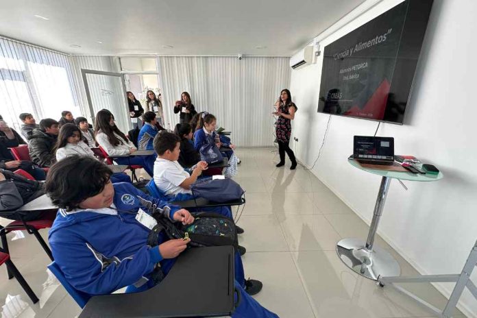 Estudiantes de Petorca exploran el mundo de la ciencia alimentaria en CREAS