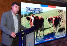 Ministro de cultura y líderes de cadena láctea lanzan cumbre mundial de la leche Santiago 2025