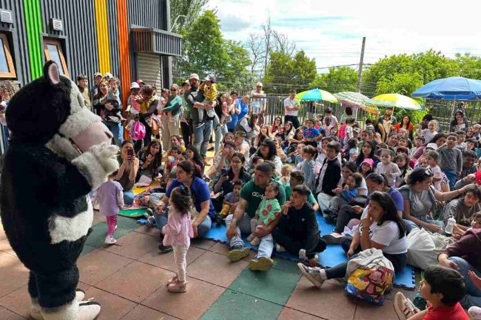 Aproleche Osorno lleva alegría y productos lácteos a niños y niñas en esta Navidad