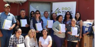 Crianceros caprinos de Tiltil reciben certificados y equipamiento para mejorar sus procesos