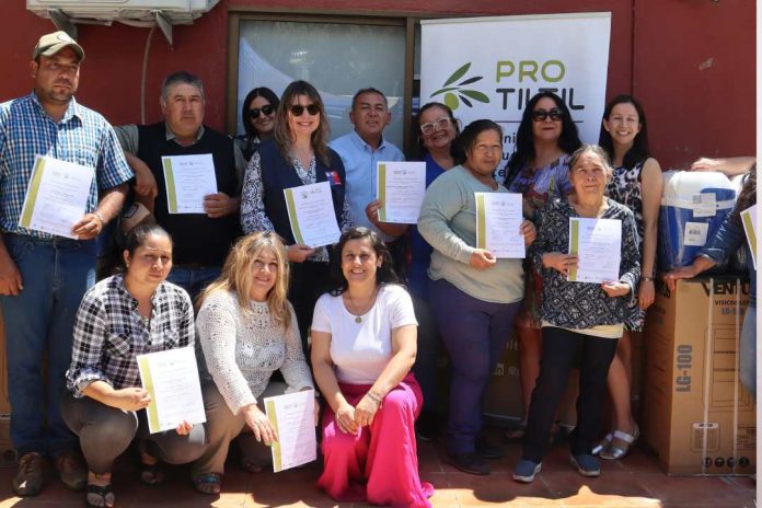 Crianceros caprinos de Tiltil reciben certificados y equipamiento para mejorar sus procesos