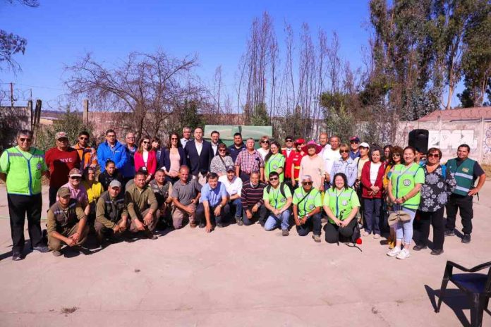 Ministro Valenzuela encabeza entrega de 10 estanques y acumuladores de agua a comunicades aledañas al Jardín Botánico