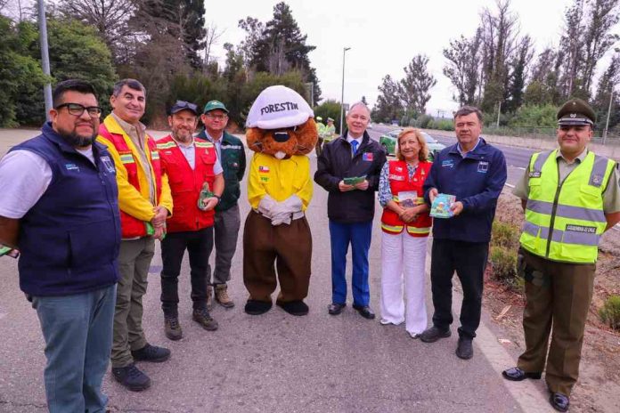 Ministro de Agricultura encabeza volanteo en la ruta 68 y llama a la prevención de incendios forestales 