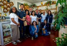 Director nacional de INDAP visitó mercado agroecológico de Pitrufquén y cooperativa apícola de Gorbea