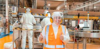 Jóvenes formados en liceos técnicos ingresan al mundo laboral sin dejar sus estudios gracias a Ley de Estatuto Joven