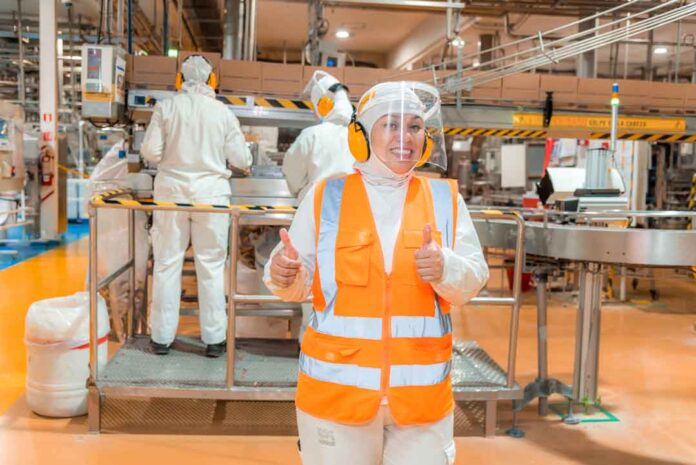 Jóvenes formados en liceos técnicos ingresan al mundo laboral sin dejar sus estudios gracias a Ley de Estatuto Joven Jóvenes formados en liceos técnicos ingresan al mundo laboral sin dejar sus estudios gracias a Ley de Estatuto Joven