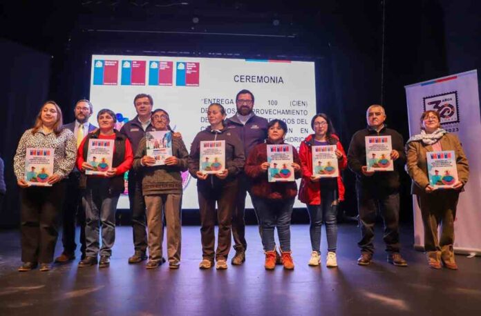 Ministerio de Agricultura entregó 100 derechos de aprovechamiento de aguas a representantes de pueblos originarios de Aysén Ministerio de Agricultura entregó 100 derechos de aprovechamiento de aguas a representantes de pueblos originarios de Aysén