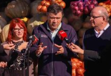 Ministro Valenzuela destaca baja de hasta un 50% en el precio de los cítricos durante estas semanas