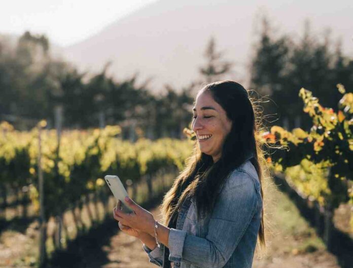 Redefiniendo la agricultura a través de la conectividad satelital inteligente