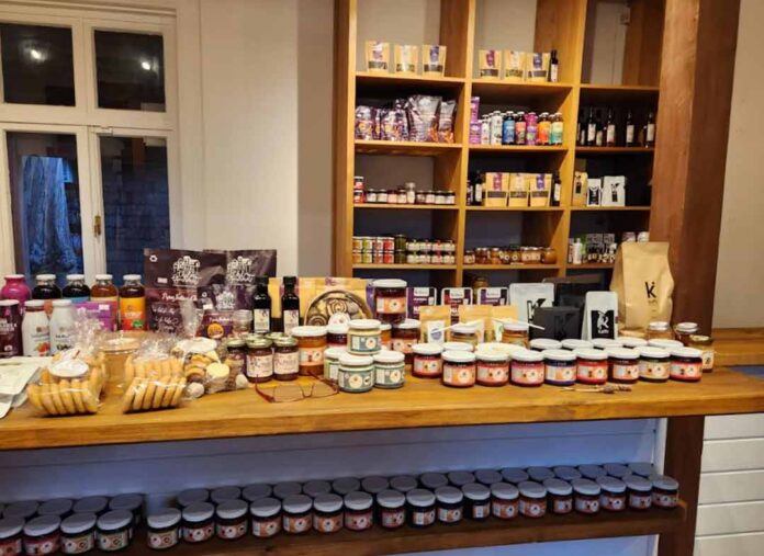 Cooperativa de Apicultores Orgánicos de Chile asumirá administración de la Tienda Mundo Rural en Puerto Varas Cooperativa de Apicultores Orgánicos de Chile asumirá administración de la Tienda Mundo Rural en Puerto Varas