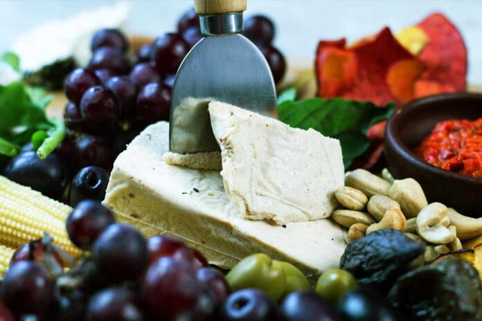 ¿Adicción al queso? Las opciones a base de plantas innovan en sabores y texturas