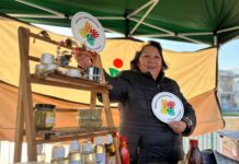 Apicultora del Prodesal de Curanilahue recibe “Sello Manos Campesinas” de INDAP