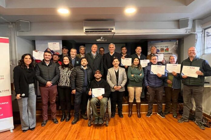 Con sello de Producción Limpia Cerezas de la Región de O’Higgins fortalecen su liderazgo en los mercados internacionales Tras la exitosa implementación de un Acuerdo de Producción Limpia (APL) orientado a fortalecer la producción y exportación de cerezas, la Agencia de Sustentabilidad y Cambio Climático de Corfo (ASCC) certificó a 25 empresas productoras de la Región de O’Higgins, que alcanzaron significativos avances en el uso de energías renovables, la reducción del consumo de agua y plaguicidas, así como en la mejora de la gestión de los residuos.