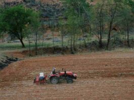 El impacto de las lluvias en tractores y maquinaria que ponen problemas a la preparación del suelo El impacto de las lluvias en tractores y maquinaria que ponen problemas a la preparación del suelo