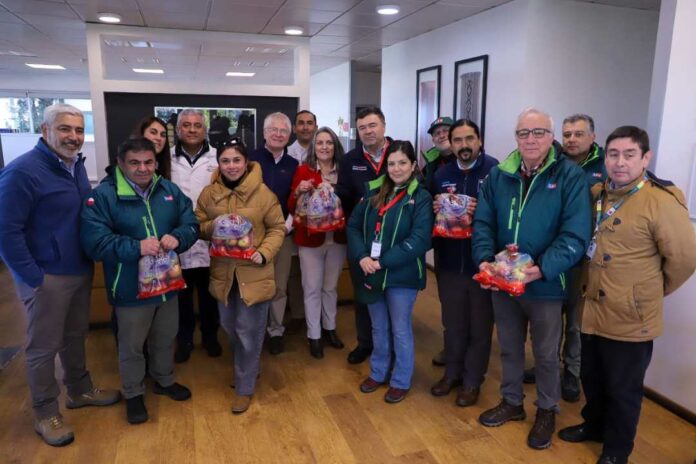 Ministro Valenzuela visita planta de procesamiento de frutas y destaca exportación de manzanas desde provincia de Malleco