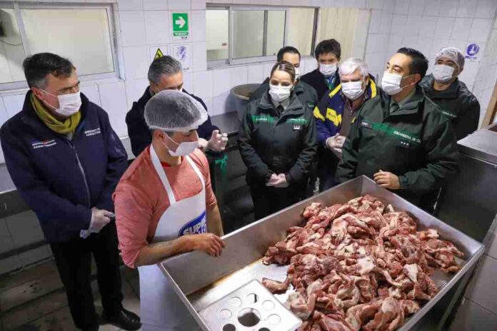 Ministro de Agricultura y autoridades de Justicia visitaron dependencias del Centro de Estudio y Trabajo de San Carlos