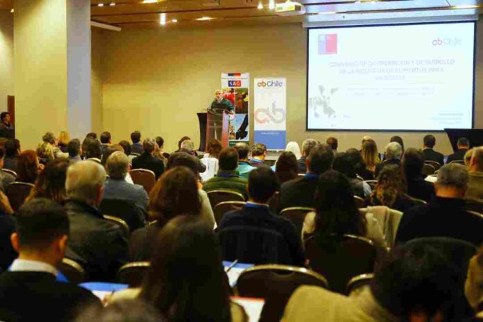 SAG y AB Chile firman alianza para el desarrollo de industria de alimentos para mascotas en Chile SAG y AB Chile firman alianza para el desarrollo de industria de alimentos para mascotas en Chile