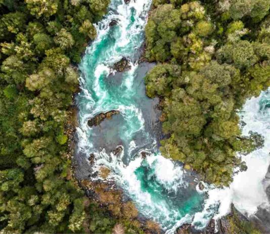 Tecnología espacial para aliviar la crisis hídrica de Chile: Una introducción a la conectividad IoT satelital para la industria del agua 