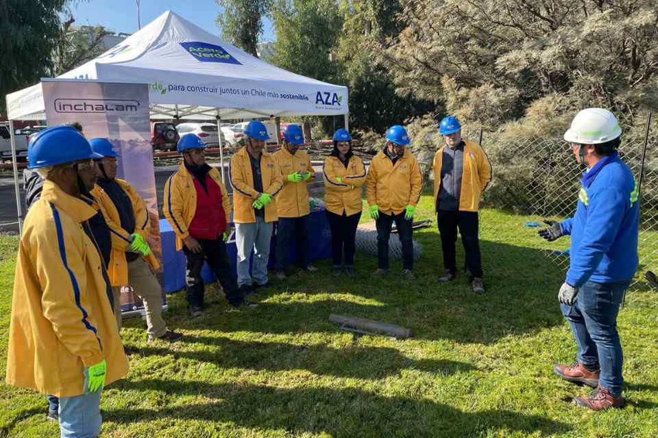 Exitosa capacitación conjunta entre Aceros AZA e Inchalam sobre instalación de Postes AZA