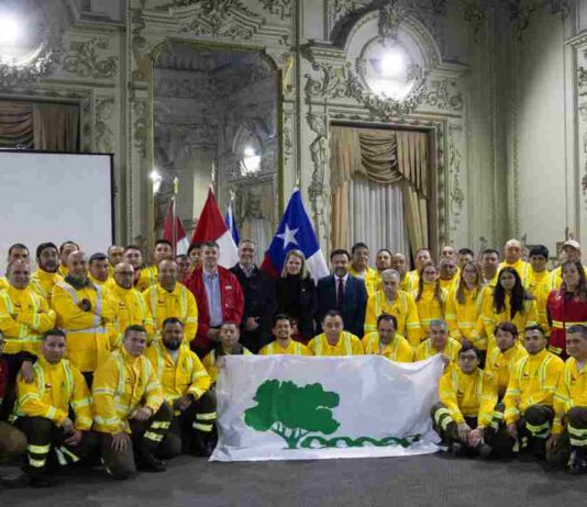 CONAF envía 62 brigadistas a Canadá en apoyo al combate de incendios forestales CONAF envía 62 brigadistas a Canadá en apoyo al combate de incendios forestales