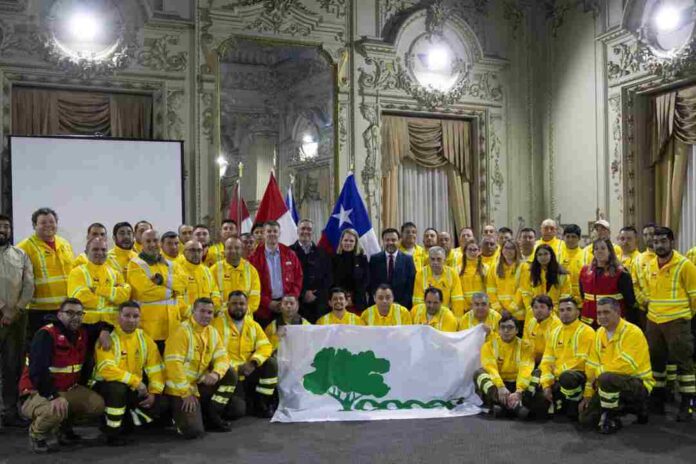 CONAF envía 62 brigadistas a Canadá en apoyo al combate de incendios forestales