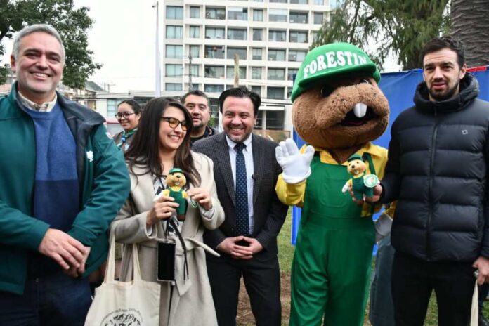 CONAF y Municipalidad de Maipú trabajan juntos destacando el rol del arbolado urbano