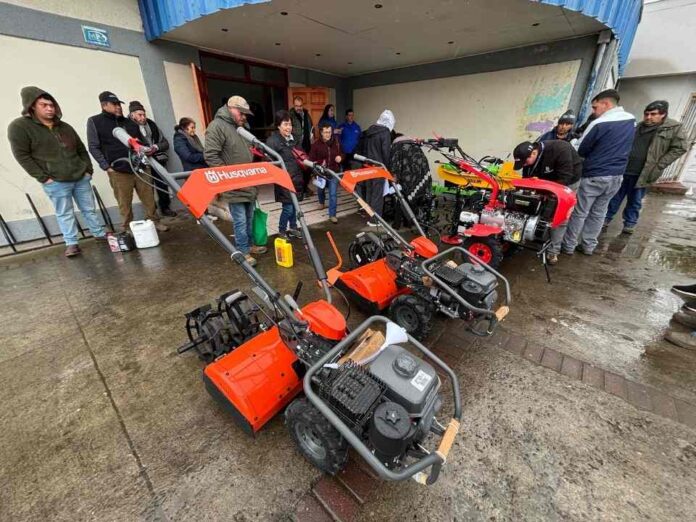 INDAP Biobío entregó equipamiento agrícola a 19 pequeños productores del Prodesal de Tucapeltar sus iniciativas a concurso de innovación de la CNR por $1.000 millones INDAP Biobío entregó equipamiento agrícola a 19 pequeños productores del Prodesal de Tucapel