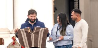 Para Violeta la historia de los regalos que las organizaciones campesinas le hicieron al Presidente Boric