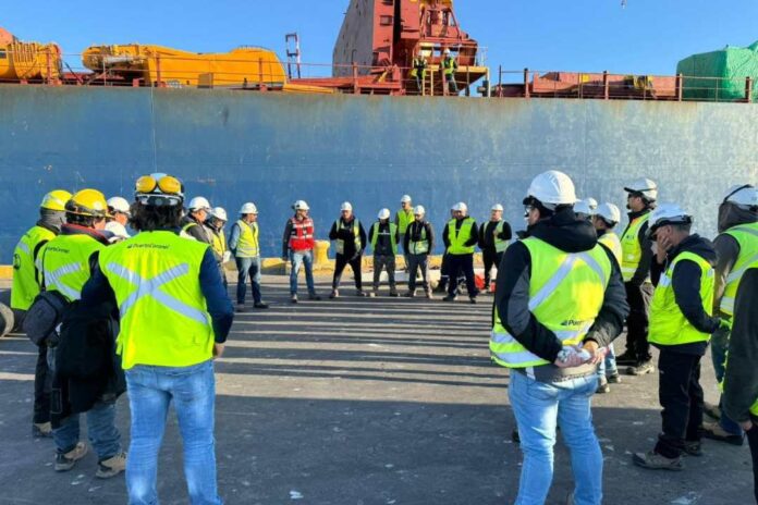 Puerto Coronel cierra histórico proceso de acuerdo con sus cuatro sindicatos de trabajadores portuarios eventuales Puerto Coronel cierra histórico proceso de acuerdo con sus cuatro sindicatos de trabajadores portuarios eventuales