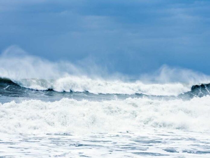 Segunda o tercera ola del tsunami podría ser la más peligrosa, advierte académico UCSC Segunda o tercera ola del tsunami podría ser la más peligrosa, advierte académico UCSC