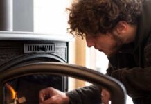 Alzas de luz impulsan a los chilenos hacia la calefacción a gas, leña y parafina, dejando de lado las estufas eléctricas Alzas de luz impulsan a los chilenos hacia la calefacción a gas, leña y parafina, dejando de lado las estufas eléctricas