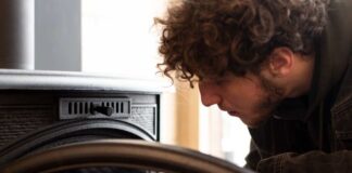 Alzas de luz impulsan a los chilenos hacia la calefacción a gas, leña y parafina, dejando de lado las estufas eléctricas