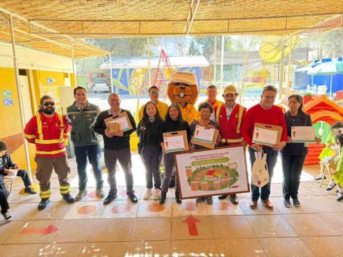 CONAF capacitó a docentes de Lluta para enfrentar riesgos de incendios forestales CONAF capacitó a docentes de Lluta para enfrentar riesgos de incendios forestales